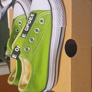 Lime green 💚 canvas slip on shoes size 9.5c US/28